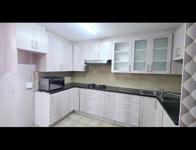 2 BEDROOM PROPERTY TO RENT IN ZONNEBLOEM